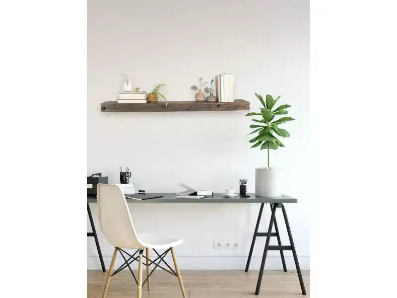 Schwebendes Wandregal aus recyceltem Holz
